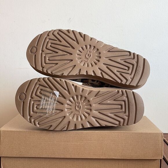 UGG Classic Short II Leopard Print Boots USA Women Size 7/UK 5/EU 38 - Picture 8 of 15